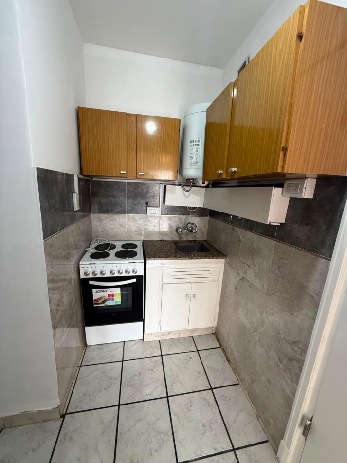 VENTA - MONOAMBIENTE EN ESTADO ORIGINAL A LA CALLE - ZONA ALDREY 