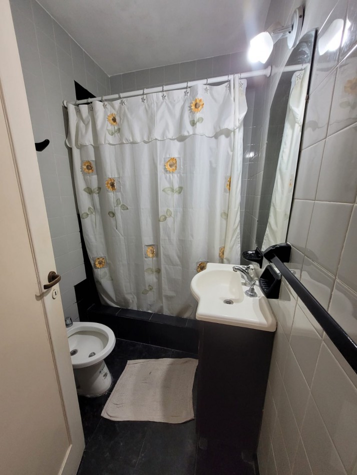 VENTA - DEPTO DOS AMBIENTES - FRENTE - BALCON - PLAZA COLON