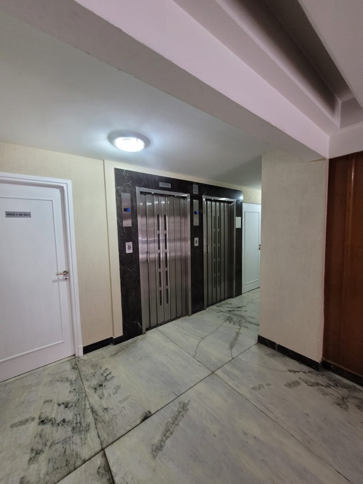 VENTA - DEPTO DOS AMBIENTES - FRENTE - BALCON - PLAZA COLON