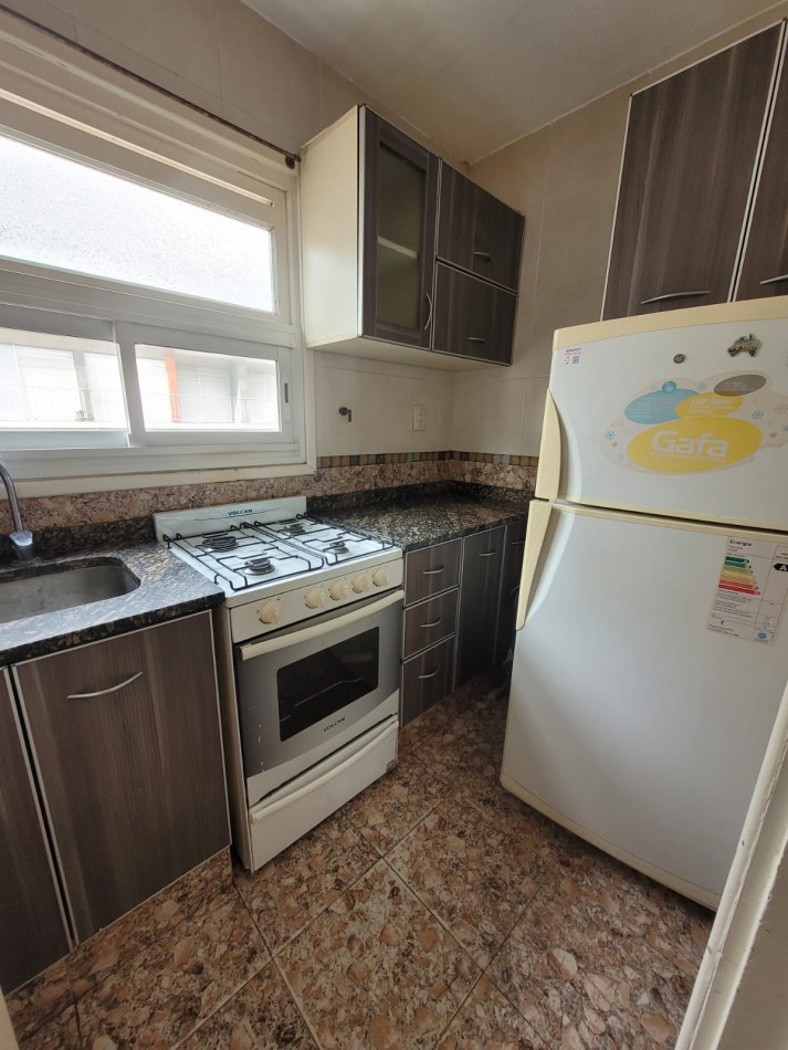 VENTA - DEPTO DOS AMBIENTES - FRENTE - BALCON - PLAZA COLON