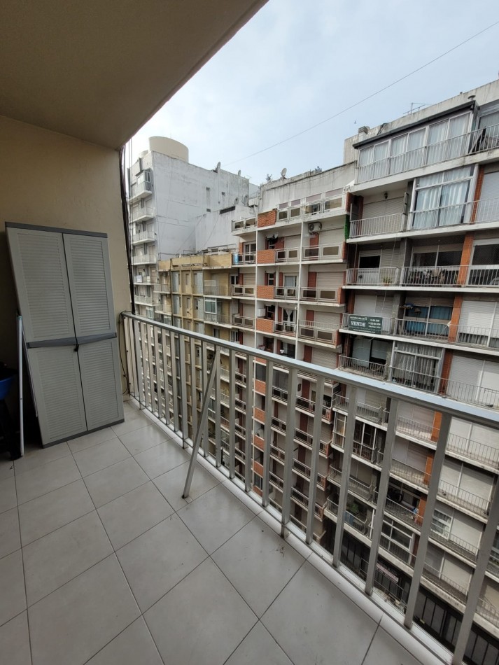 VENTA - DEPTO DOS AMBIENTES - FRENTE - BALCON - PLAZA COLON