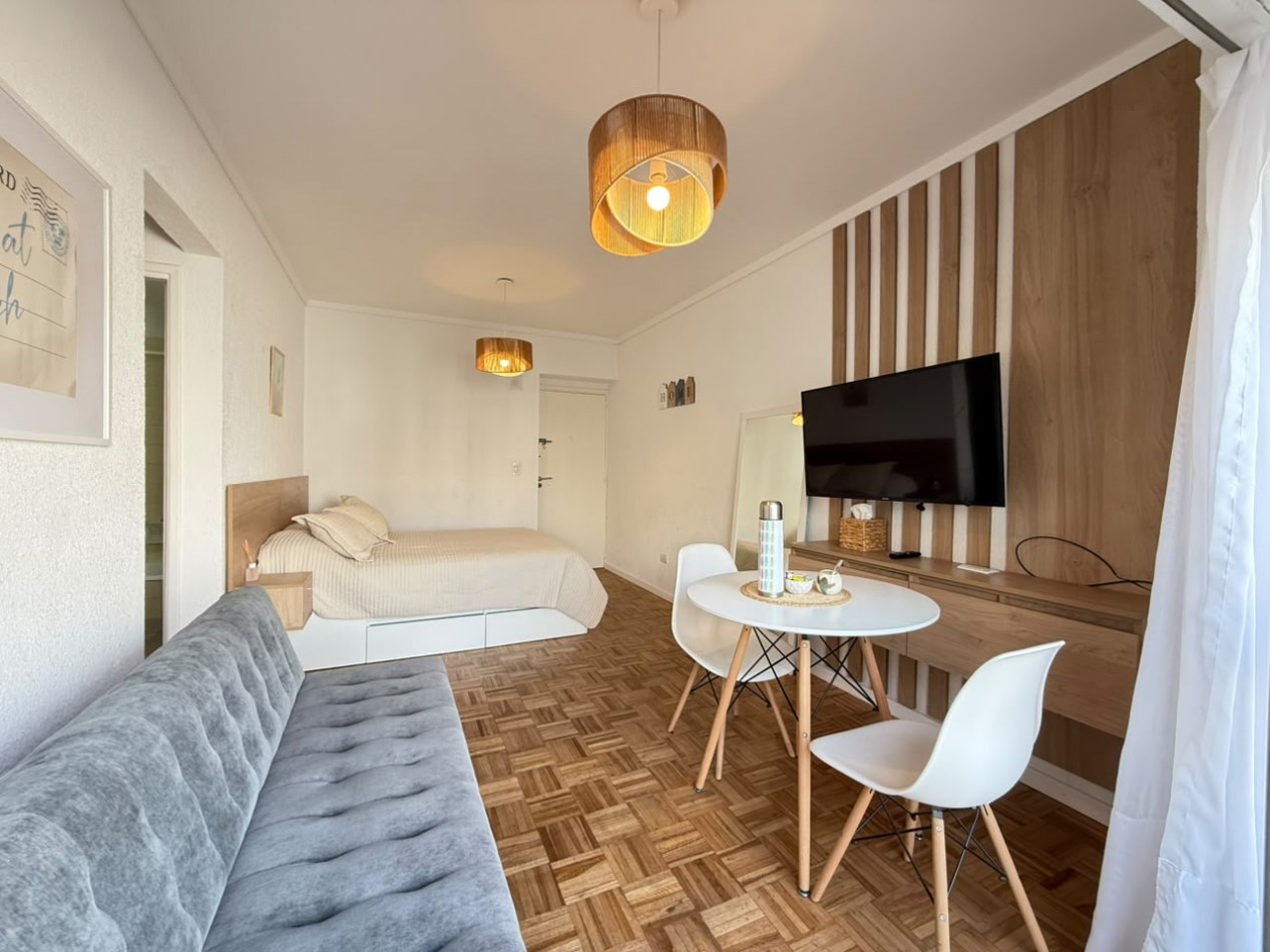 VENTA - DEPTO UN AMBIENTE - FRENTE - BALCON