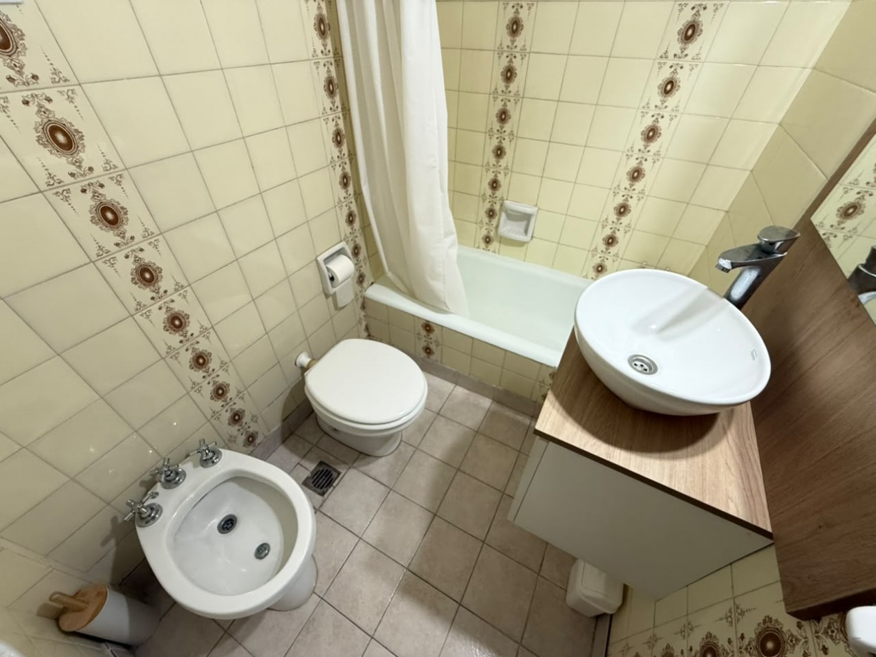 VENTA - DEPTO UN AMBIENTE - FRENTE - BALCON