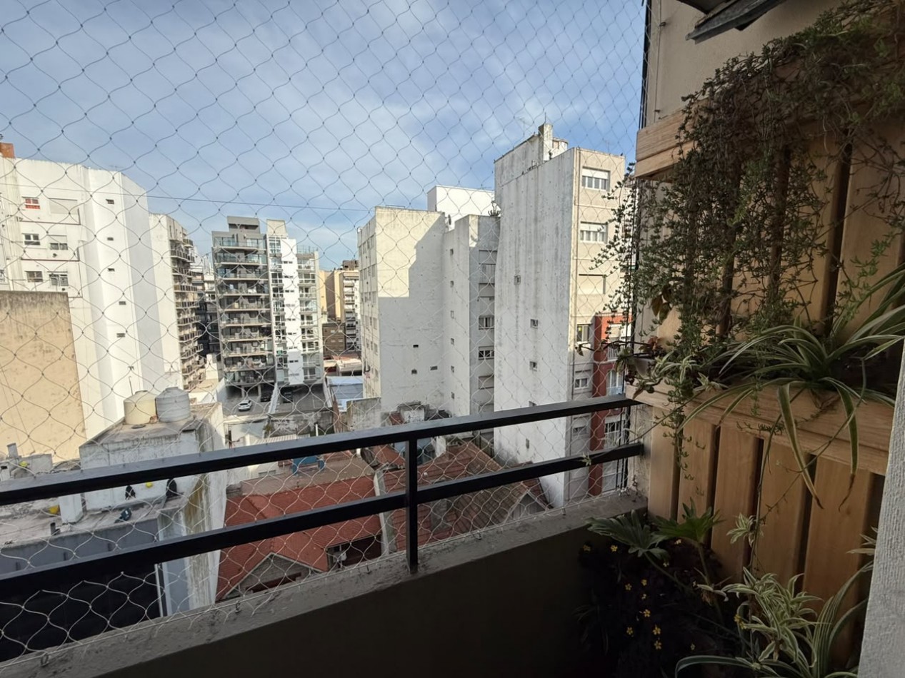 VENTA - DEPTO UN AMBIENTE - FRENTE - BALCON