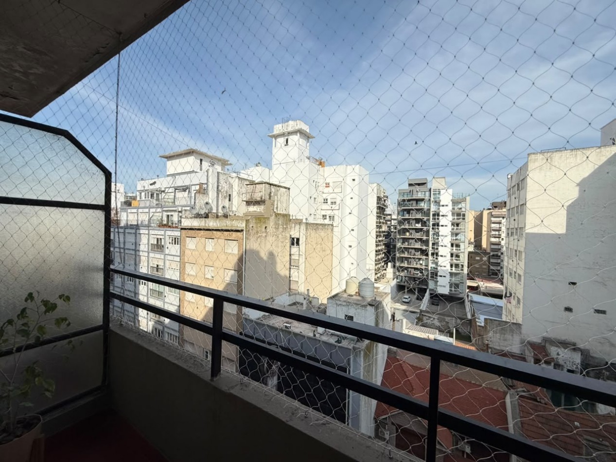 VENTA - DEPTO UN AMBIENTE - FRENTE - BALCON