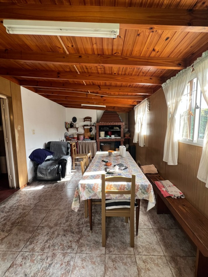 VENTA - CASA 4 AMBIENTES - PARQUE