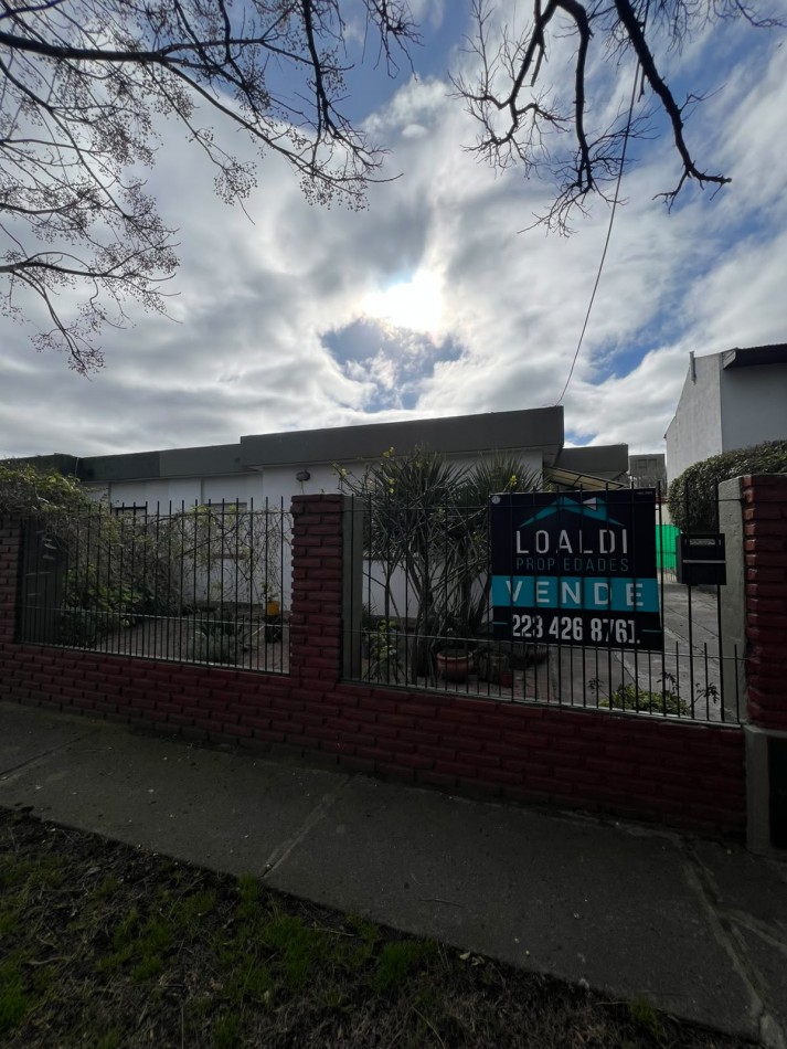 VENTA - CASA 4 AMBIENTES - PARQUE