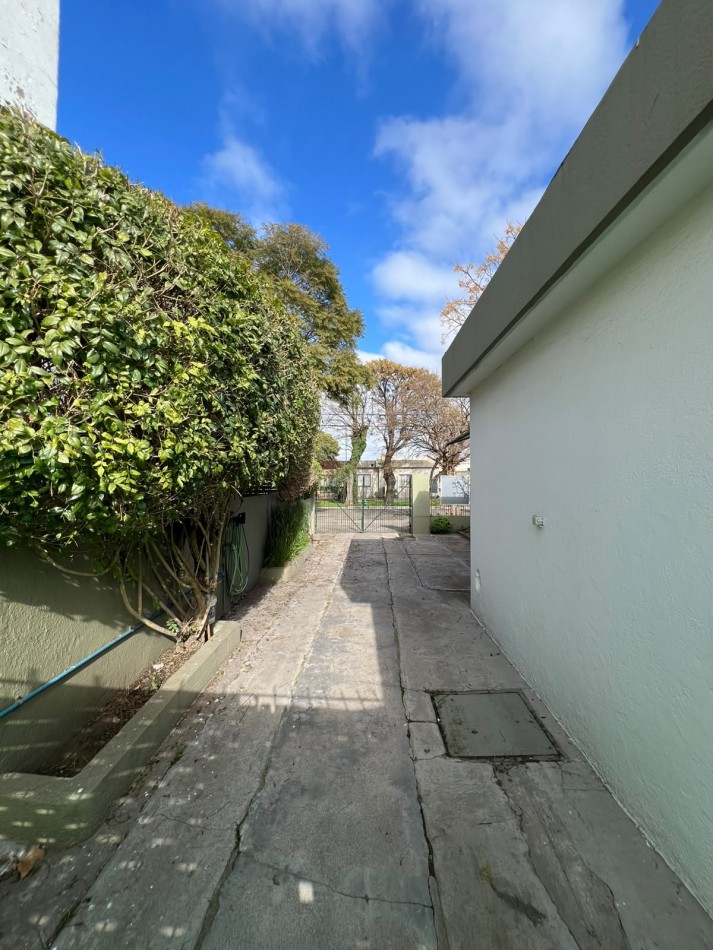 VENTA - CASA 4 AMBIENTES - PARQUE