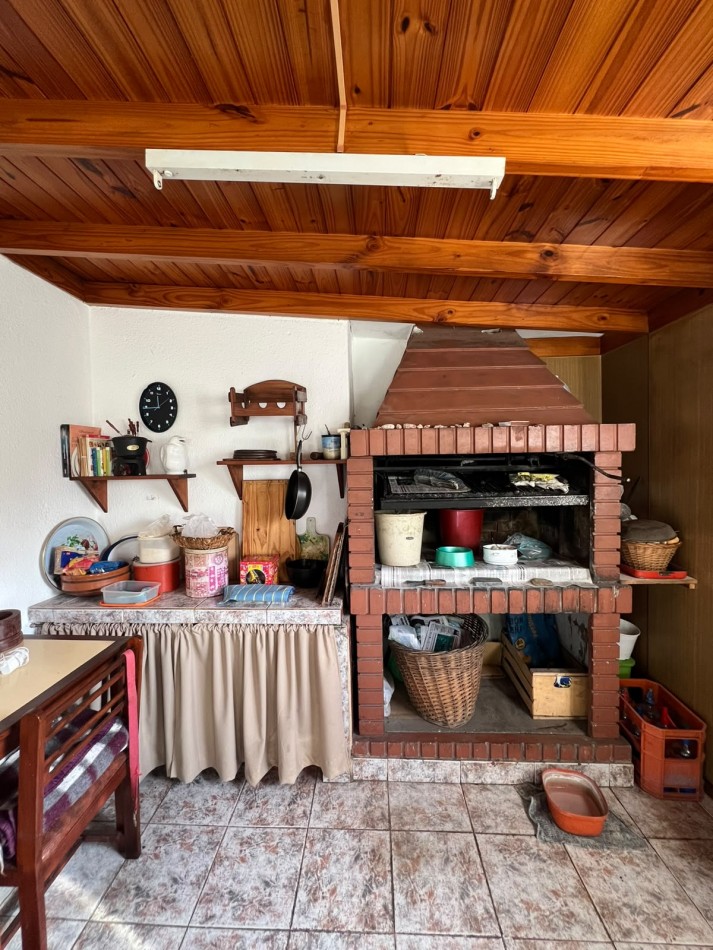 VENTA - CASA 4 AMBIENTES - PARQUE