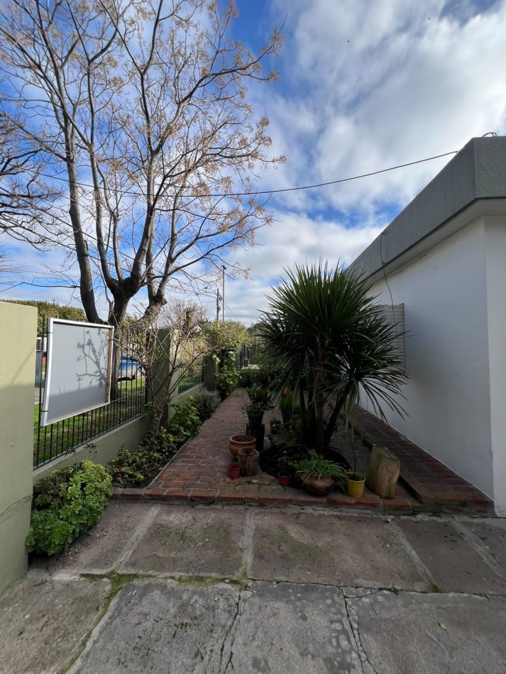 VENTA - CASA 4 AMBIENTES - PARQUE