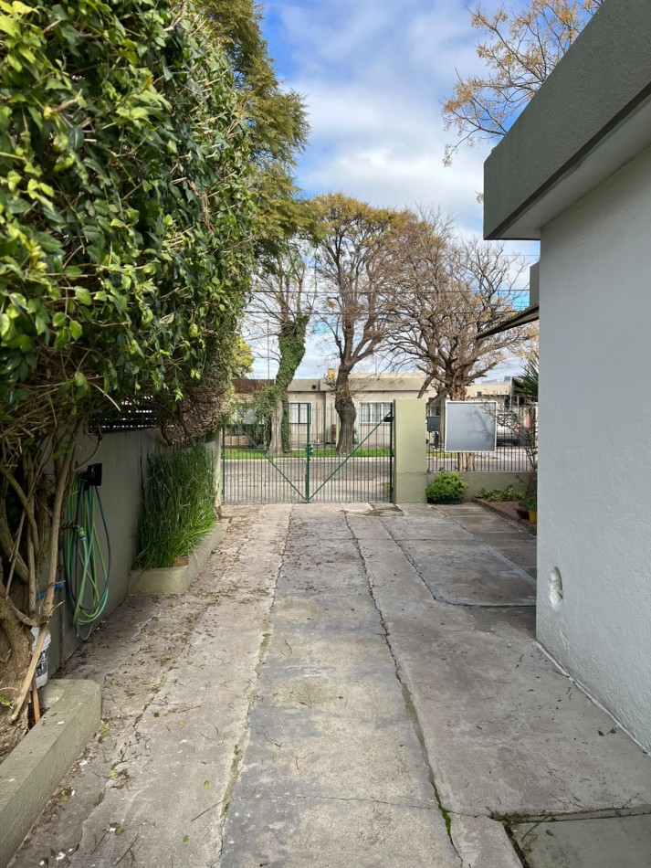 VENTA - CASA 4 AMBIENTES - PARQUE