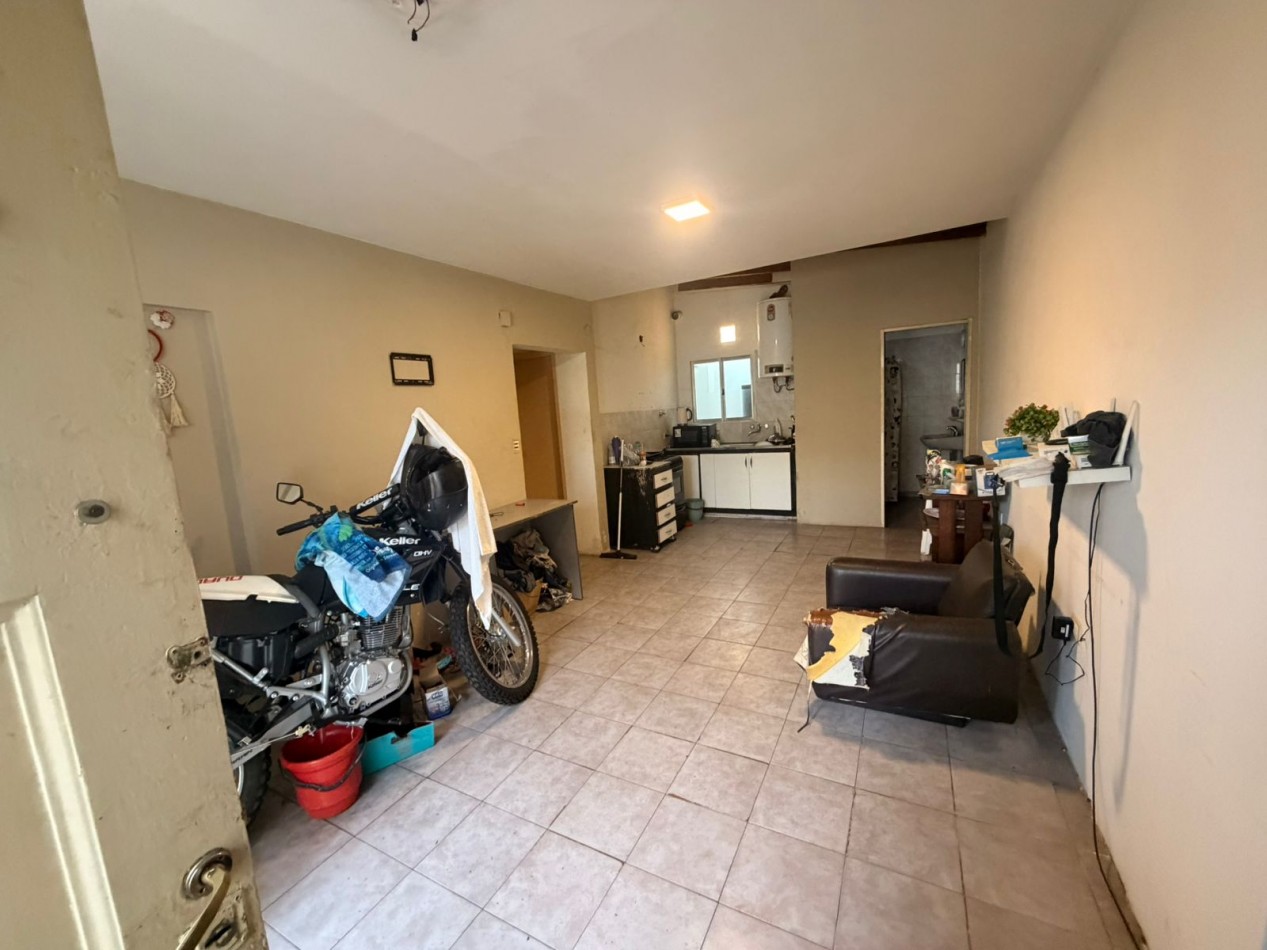 VENTA - CASA DOS AMBIENTES + DEPTO