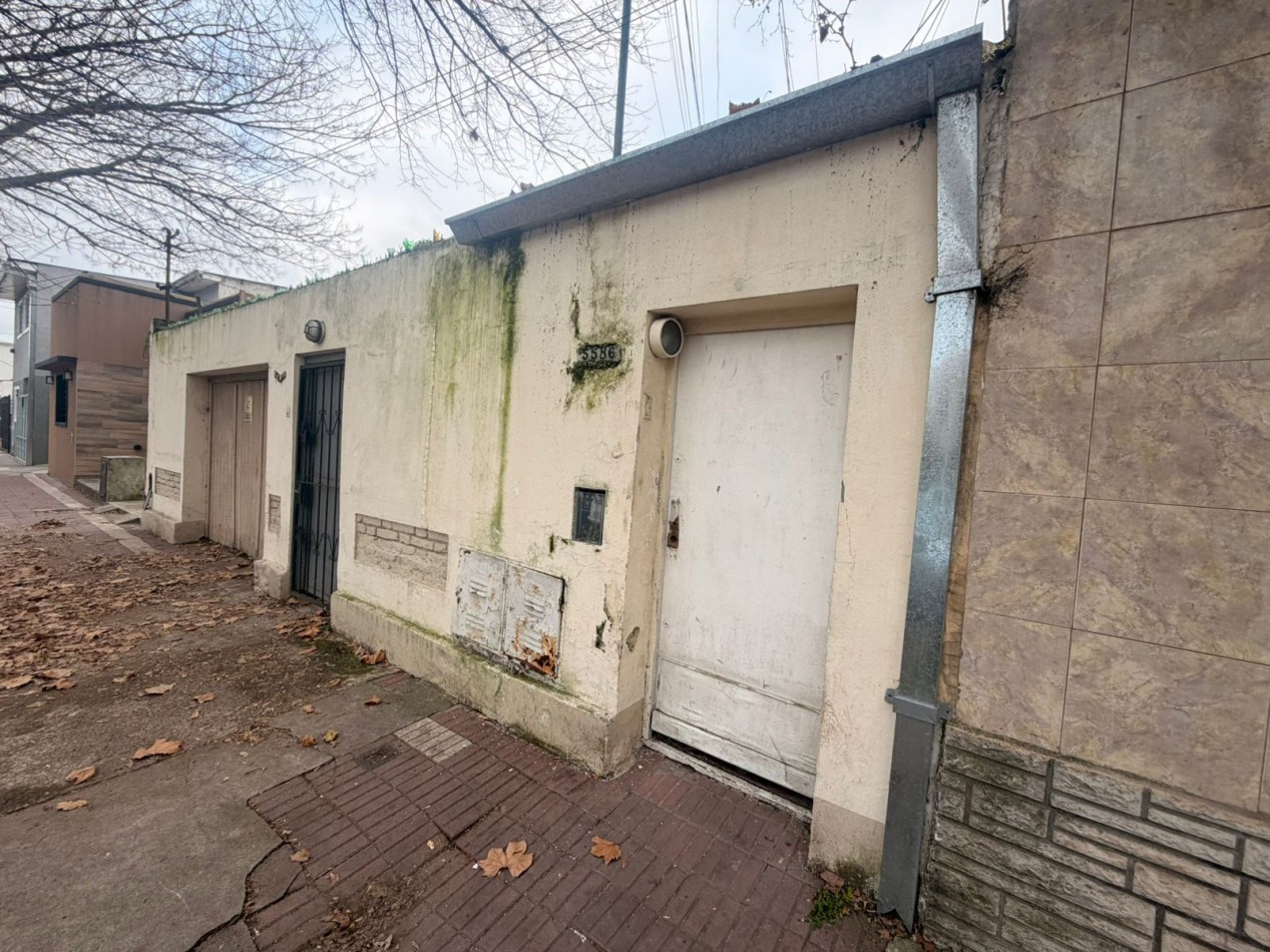 VENTA - CASA DOS AMBIENTES + DEPTO