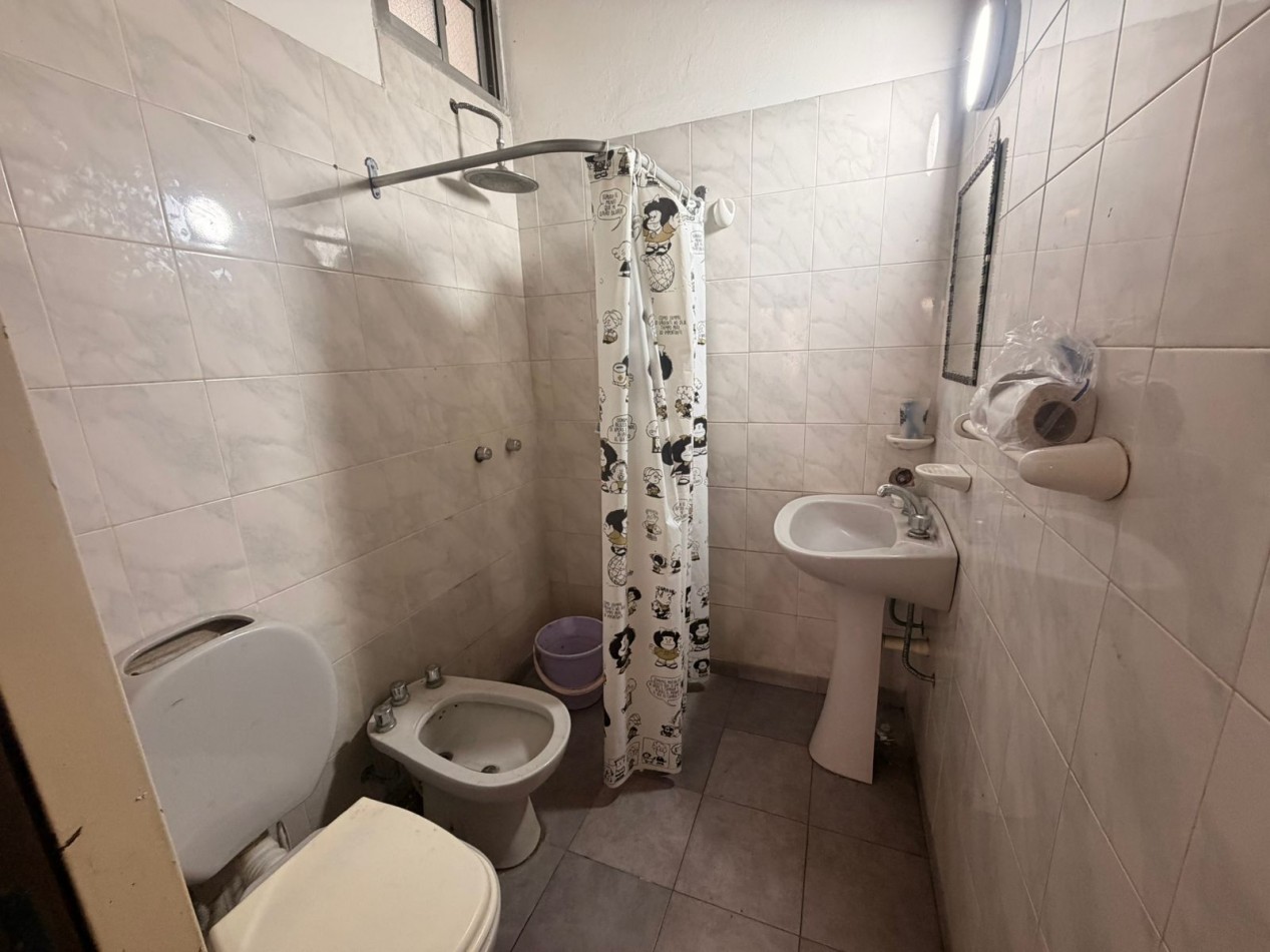 VENTA - CASA DOS AMBIENTES + DEPTO