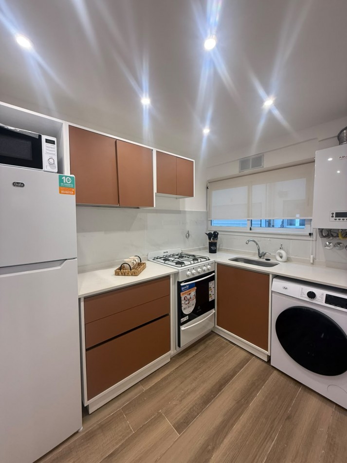 VENTA - DEPTO TRES AMBIENTES - FRENTE - COCHERA
