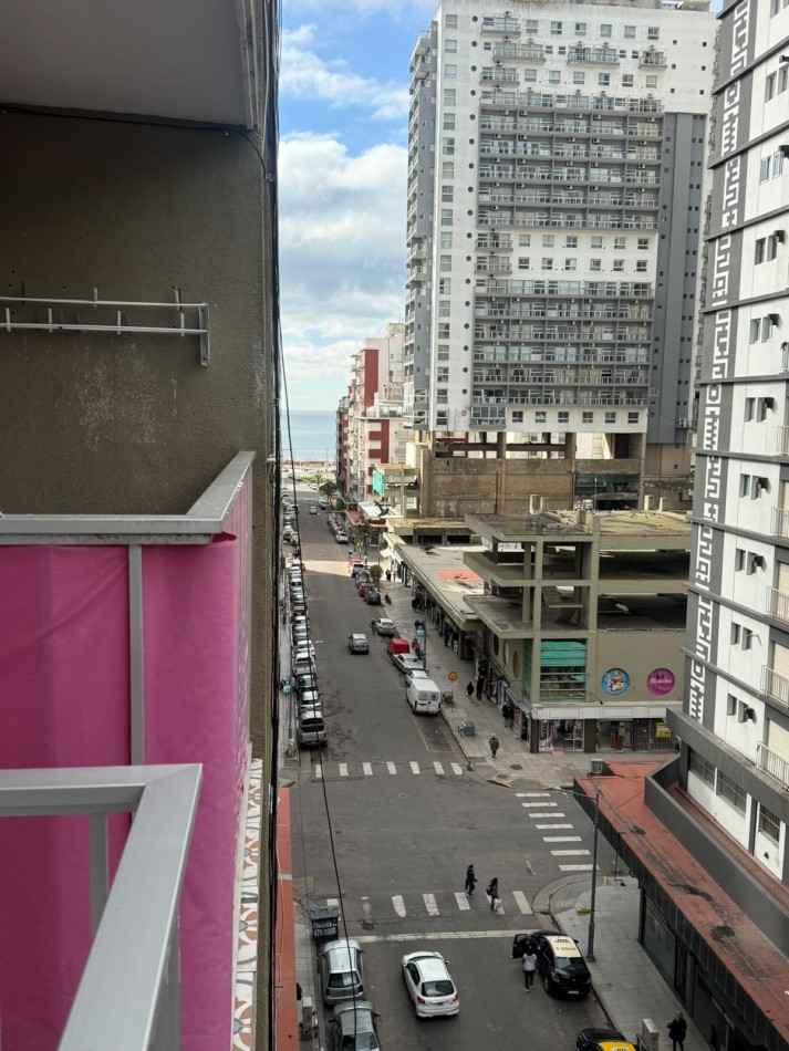 VENTA - DEPTO TRES AMBIENTES - FRENTE - COCHERA