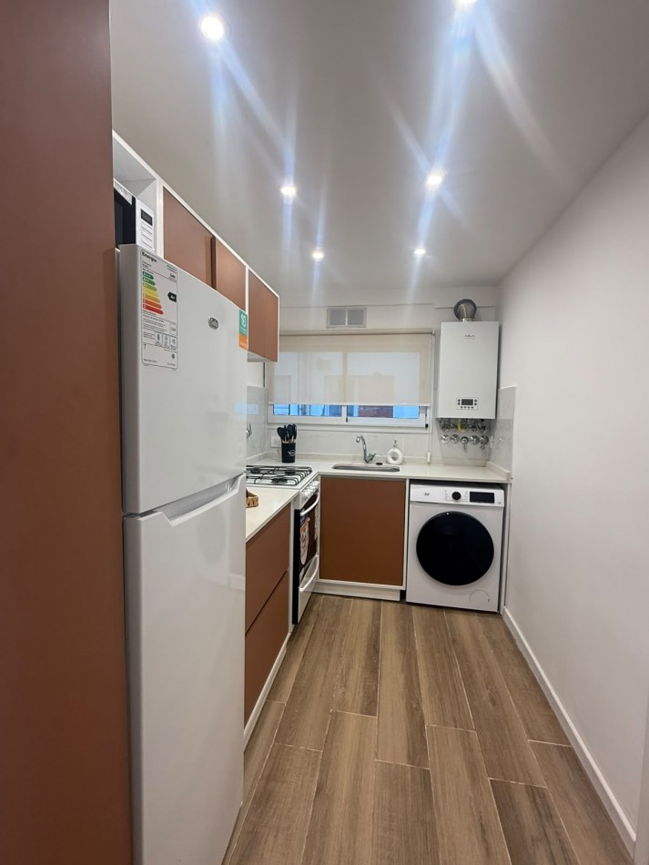 VENTA - DEPTO TRES AMBIENTES - FRENTE - COCHERA