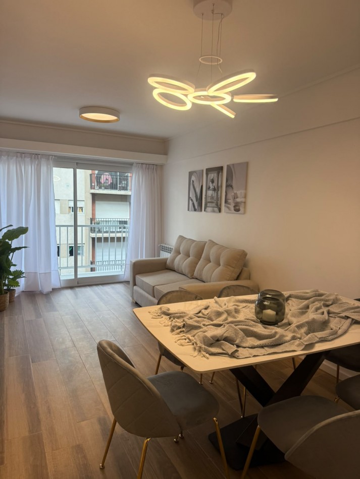 VENTA - DEPTO TRES AMBIENTES - FRENTE - COCHERA