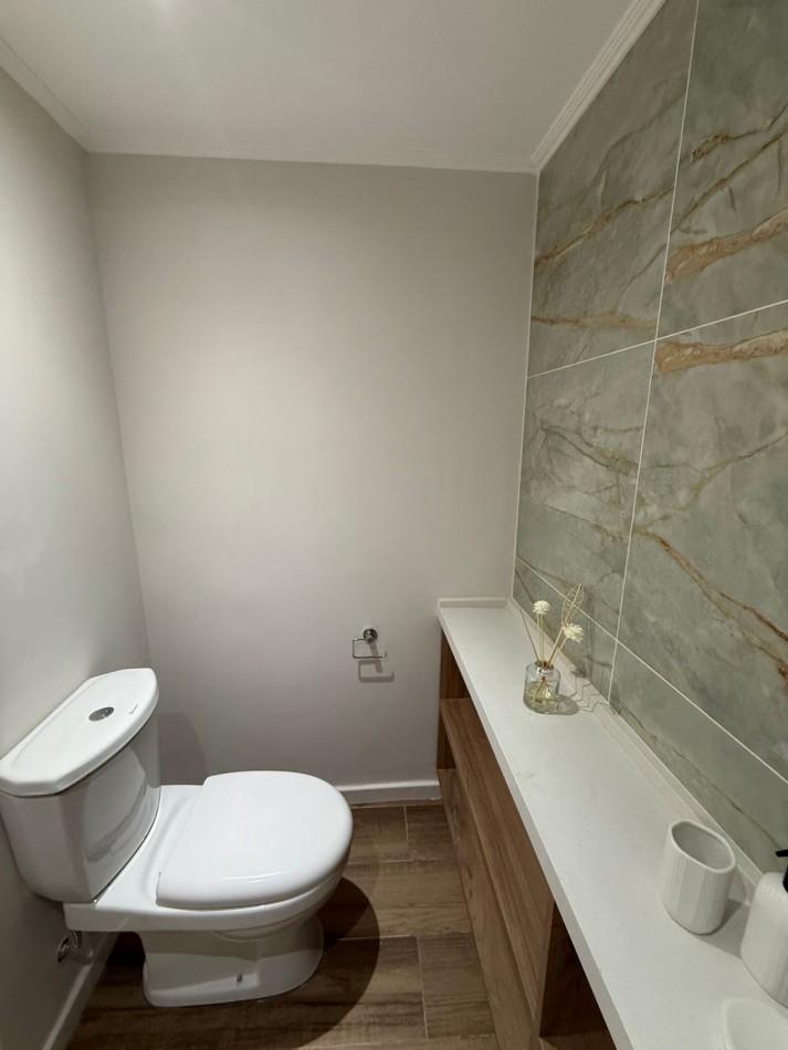 VENTA - DEPTO TRES AMBIENTES - BALCON - A UNA CUADRA DEL MAR