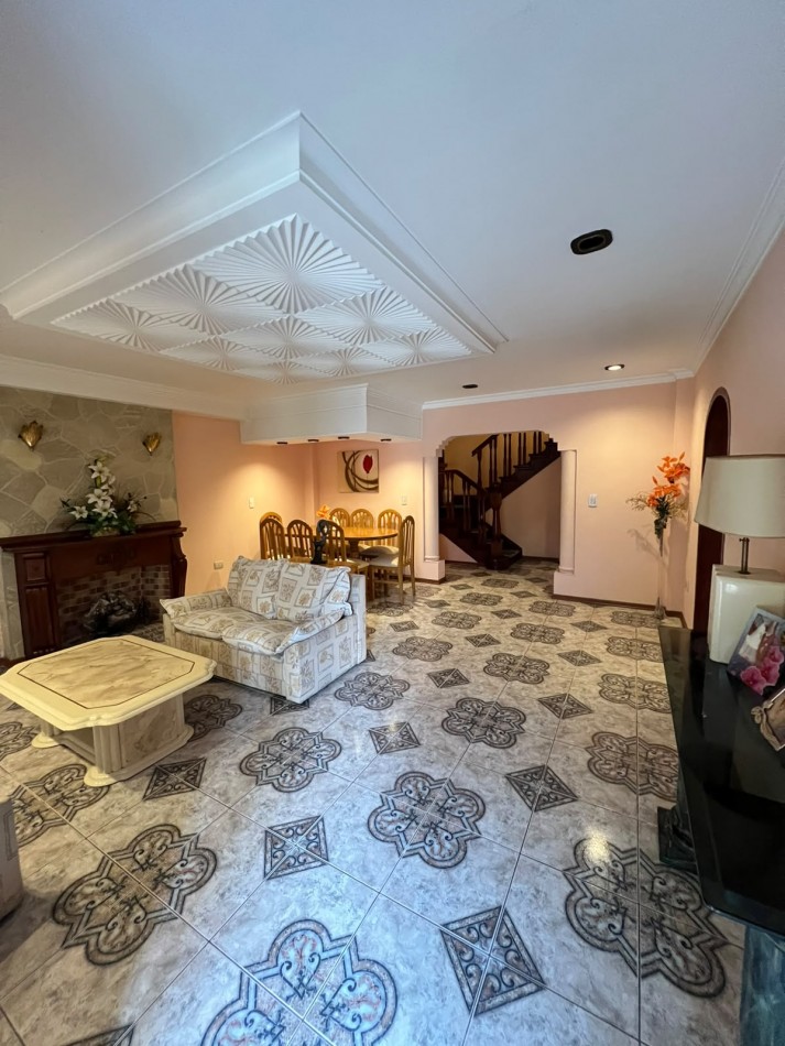 EN VENTA IMPORTANTE CHALET