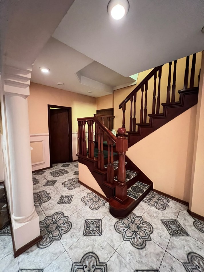 EN VENTA IMPORTANTE CHALET