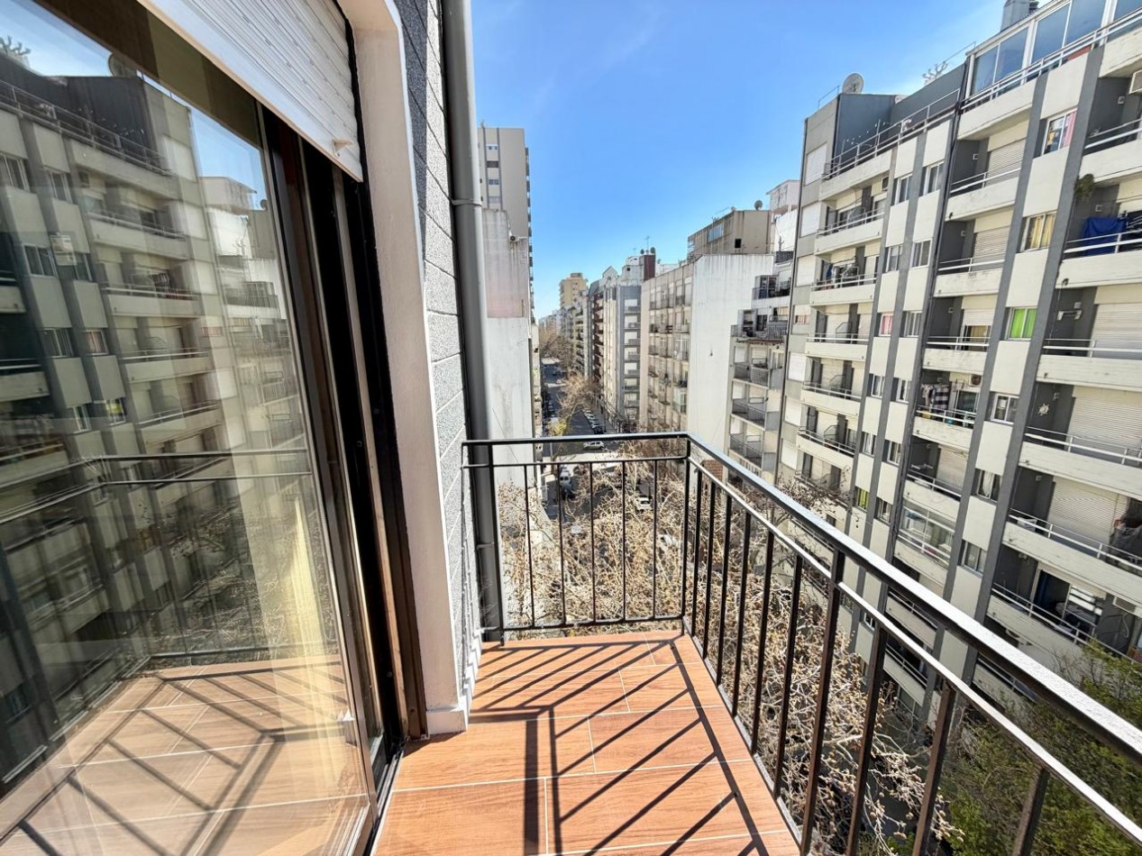 VENTA - DEPTO DOS AMBIENTES - FRENTE - PLAZA COLON