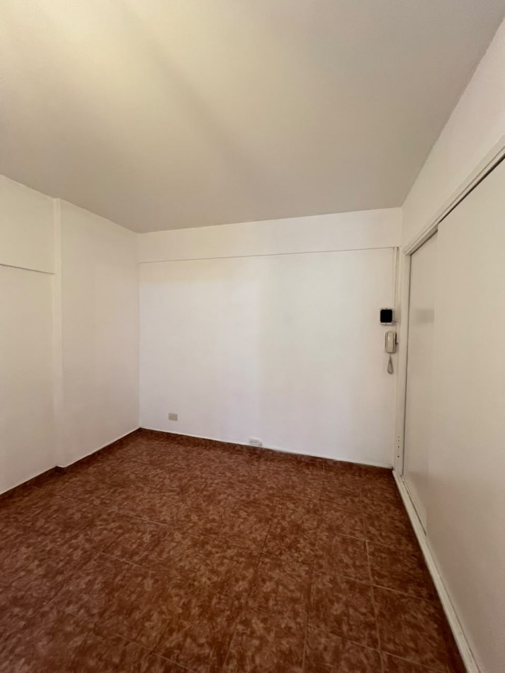 VENTA - DEPTO AMBIENTE Y MEDIO - FRENTE - PLAZA COLON