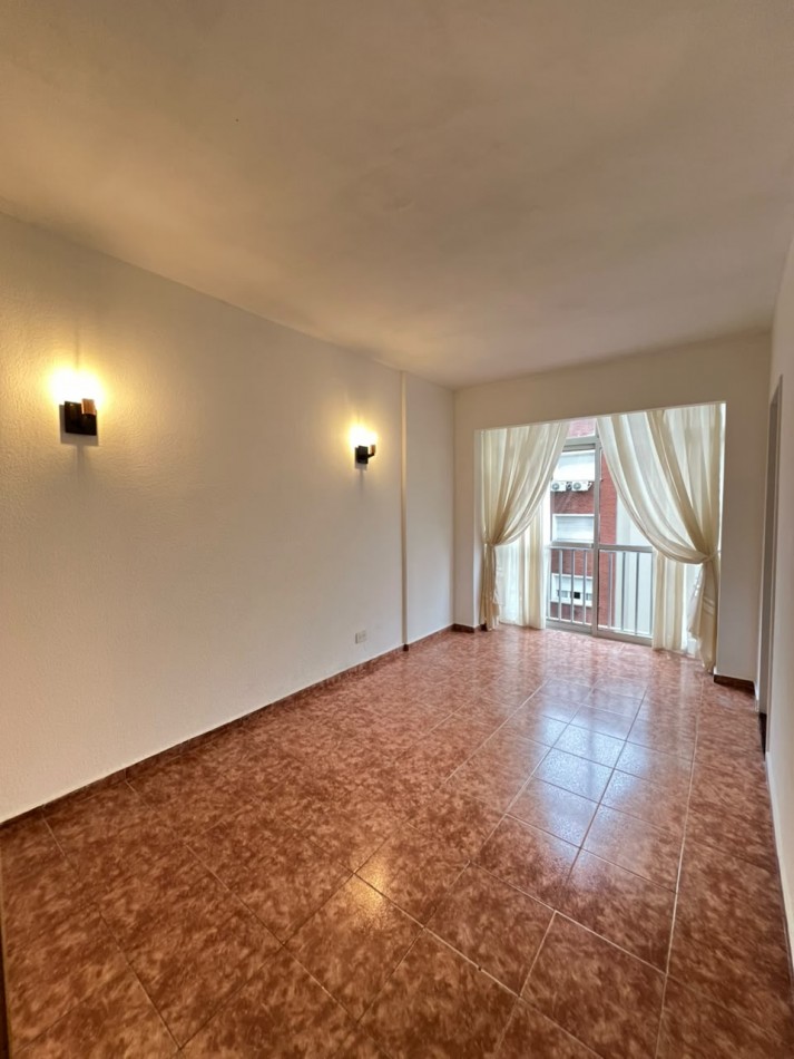 VENTA - DEPTO AMBIENTE Y MEDIO - FRENTE - PLAZA COLON