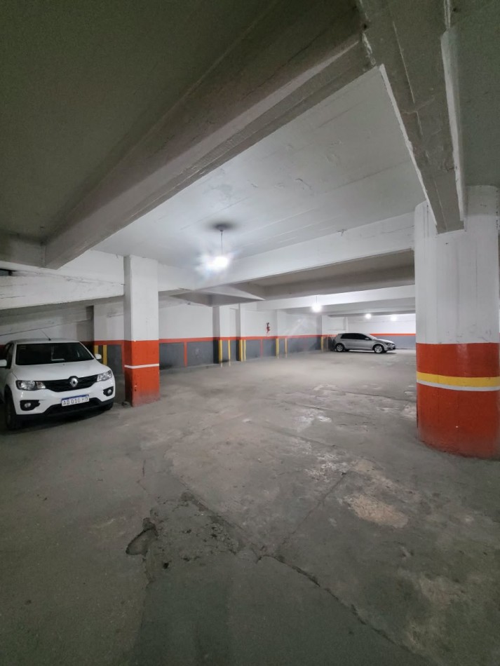 VENTA - DEPTO DOS AMBIENTES - CONTRAFRENTE - ESPACIO DE COCHERA - PLAZA COLON