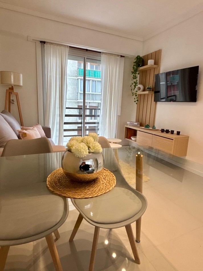 VENTA DEPTO 3 AMBIENTES CON DEPENDENCIA AL FRENTE CON BALCON. RECICLADO A NUEVO.
