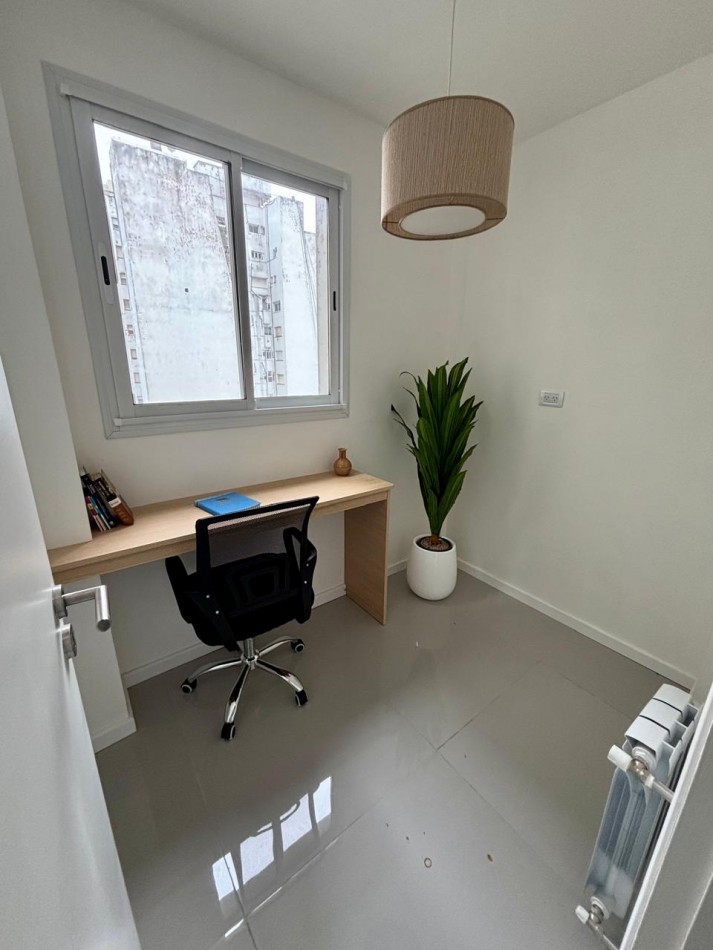 VENTA DEPTO 3 AMBIENTES CON DEPENDENCIA AL FRENTE CON BALCON. RECICLADO A NUEVO.