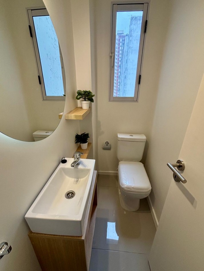 VENTA DEPTO 3 AMBIENTES CON DEPENDENCIA AL FRENTE CON BALCON. RECICLADO A NUEVO.