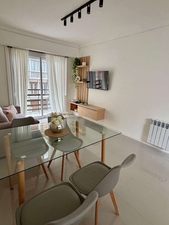 VENTA DEPTO 3 AMBIENTES CON DEPENDENCIA AL FRENTE CON BALCON. RECICLADO A NUEVO.