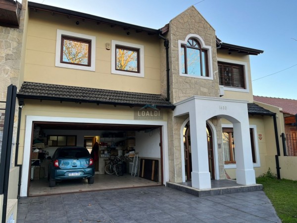 CHALET 7 AMB CON PISCINA CLIMATIZADA, QUINCHO Y GARAGE DOBLE - ZONA CONSTITUCIÓN