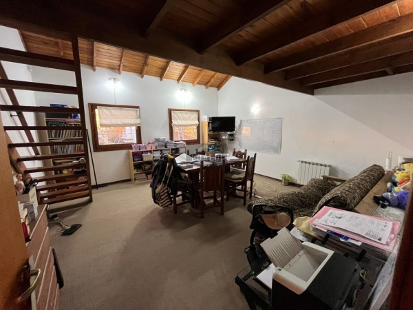 CHALET 7 AMB CON PISCINA CLIMATIZADA, QUINCHO Y GARAGE DOBLE - ZONA CONSTITUCIÓN