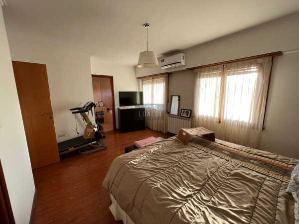 CHALET 7 AMB CON PISCINA CLIMATIZADA, QUINCHO Y GARAGE DOBLE - ZONA CONSTITUCIÓN