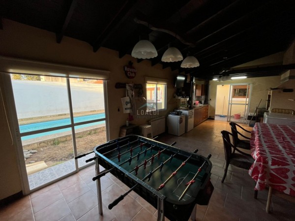 CHALET 7 AMB CON PISCINA CLIMATIZADA, QUINCHO Y GARAGE DOBLE - ZONA CONSTITUCIÓN