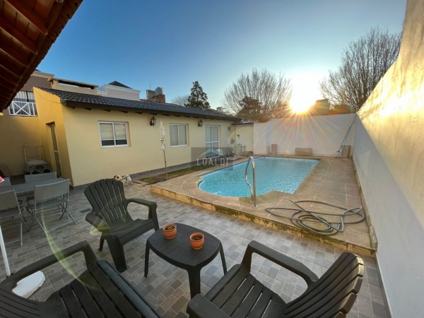 CHALET 7 AMB CON PISCINA CLIMATIZADA, QUINCHO Y GARAGE DOBLE - ZONA CONSTITUCIÓN