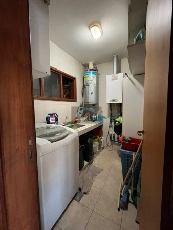 CHALET 7 AMB CON PISCINA CLIMATIZADA, QUINCHO Y GARAGE DOBLE - ZONA CONSTITUCIÓN