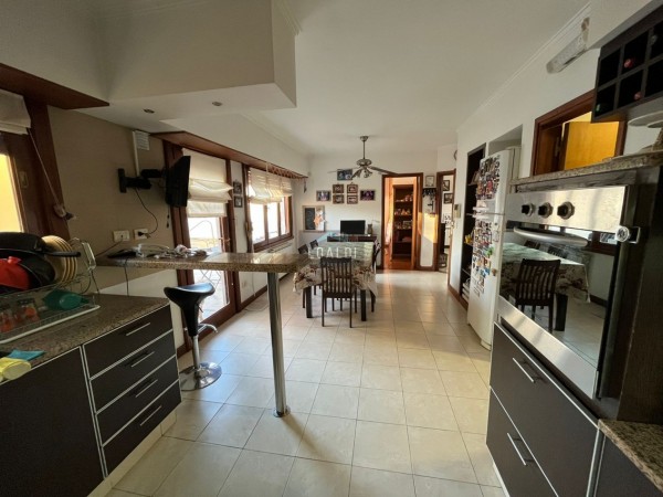 CHALET 7 AMB CON PISCINA CLIMATIZADA, QUINCHO Y GARAGE DOBLE - ZONA CONSTITUCIÓN