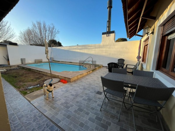 CHALET 7 AMB CON PISCINA CLIMATIZADA, QUINCHO Y GARAGE DOBLE - ZONA CONSTITUCIÓN