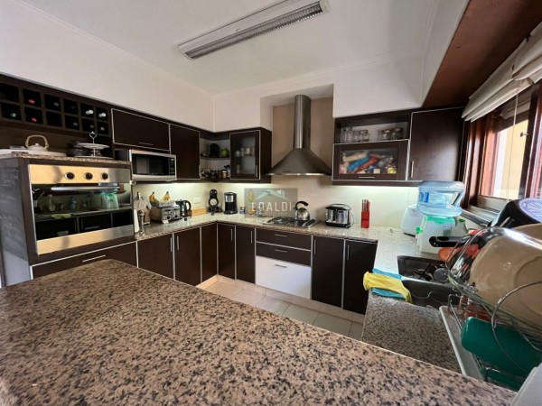 CHALET 7 AMB CON PISCINA CLIMATIZADA, QUINCHO Y GARAGE DOBLE - ZONA CONSTITUCIÓN