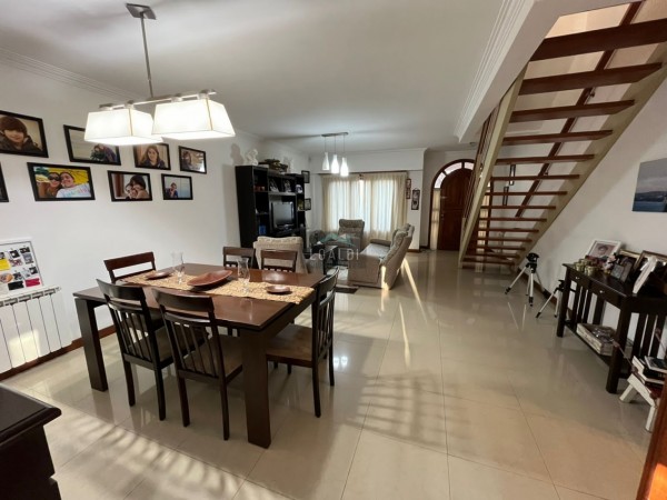 CHALET 7 AMB CON PISCINA CLIMATIZADA, QUINCHO Y GARAGE DOBLE - ZONA CONSTITUCIÓN