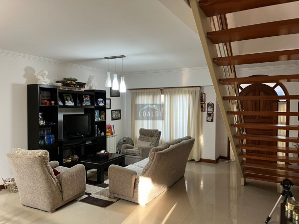 CHALET 7 AMB CON PISCINA CLIMATIZADA, QUINCHO Y GARAGE DOBLE - ZONA CONSTITUCIÓN