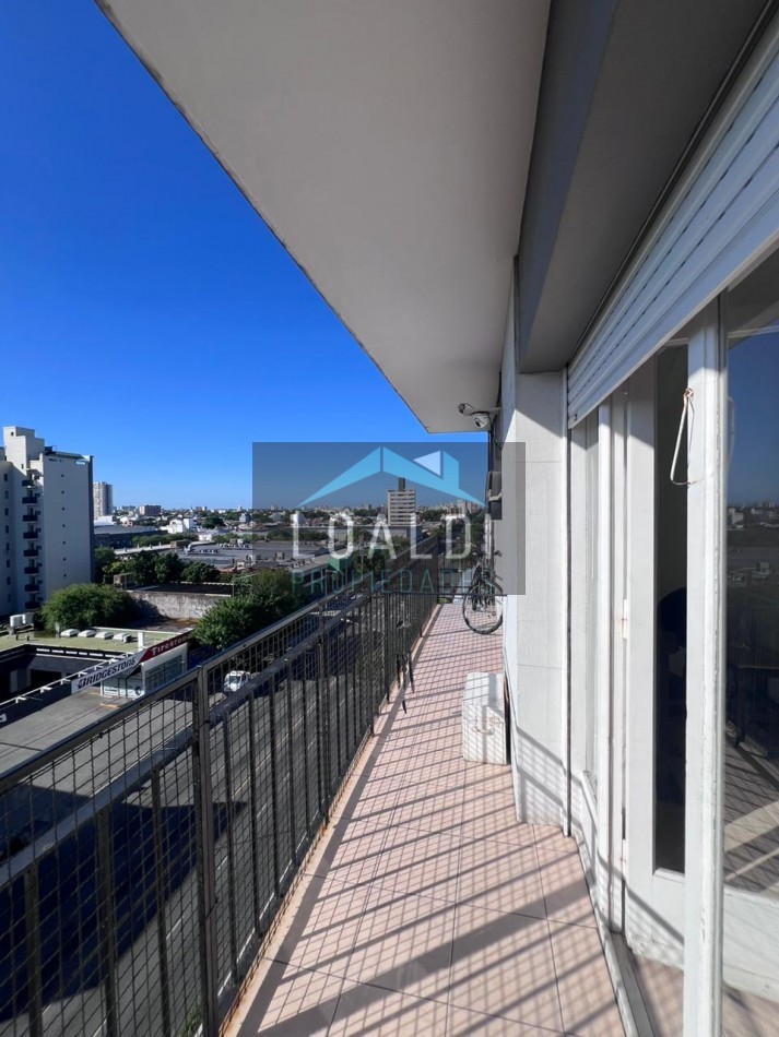 VENTA - DEPTO TRES AMBIENTES - FRENTE - BALCON