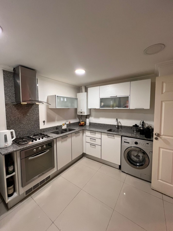 DEPARTAMENTO DE 2 AMB A LA CALLE CON COCHERA