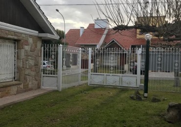 Chalet de 4 Amb más depto de un ambiente, Constitución