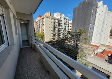 VENTA - PISO TRES AMBIENTES - BALCON - CENTRO
