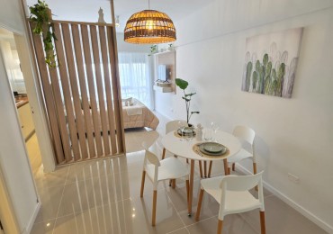 VENTA - AMBIENTE AMPLIO - LATERAL