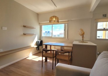 VENTA - DEPTO DOS AMBIENTES RECICLADO - ESPACIO DE COCHERA